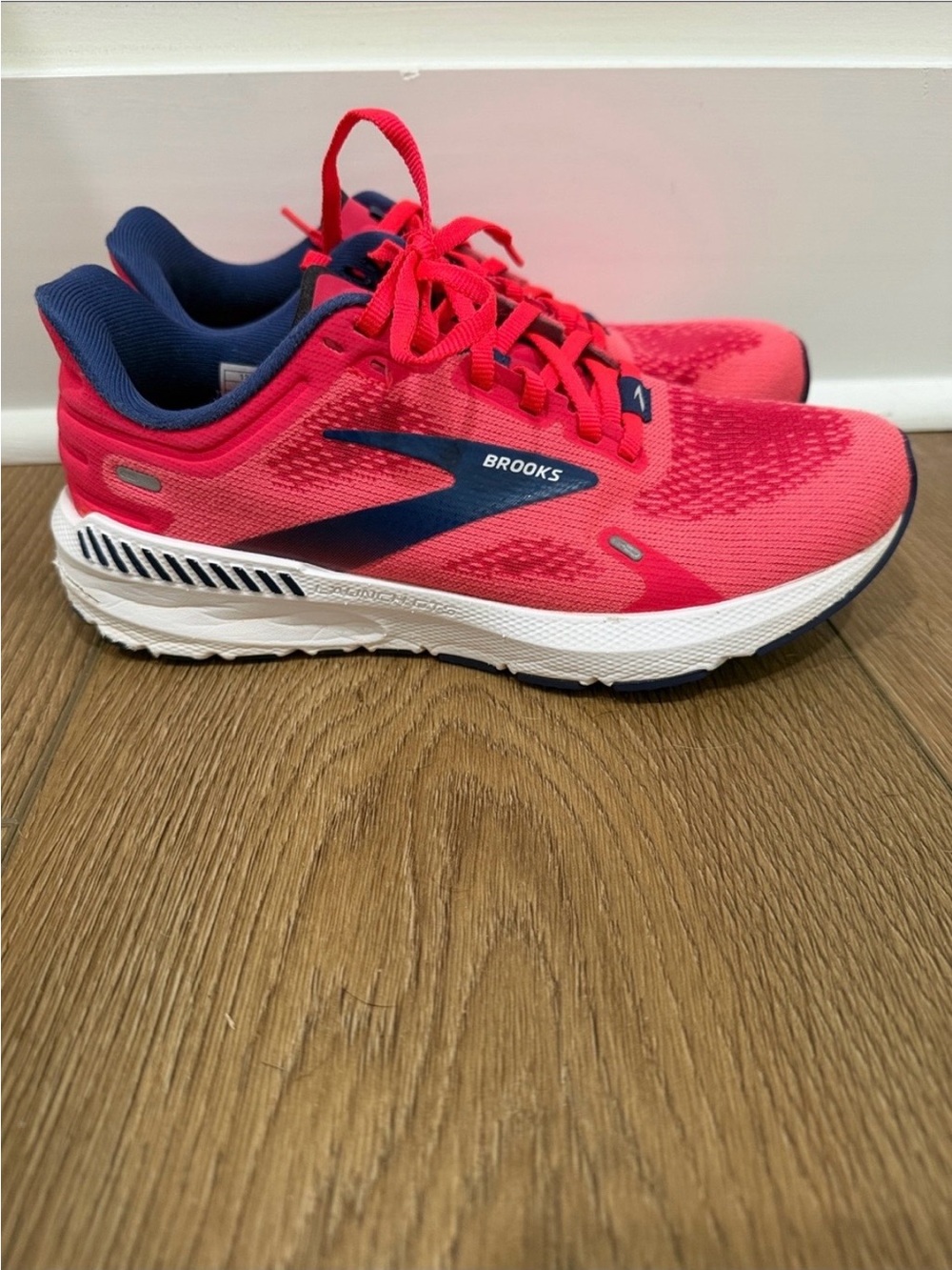 Brooks Launch 9 GTS Women's Running Shoes - Hot Pink with Navy